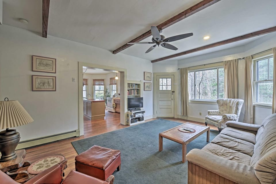 Easy Access to Beaches: Vineyard Haven House House in Vineyard Haven