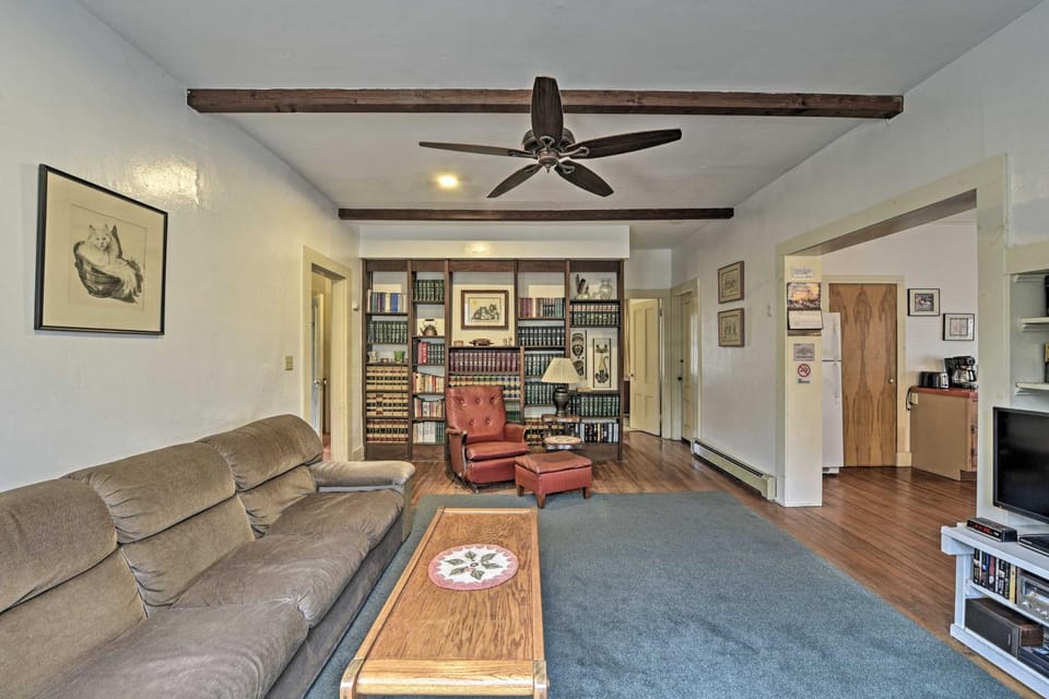 Easy Access to Beaches: Vineyard Haven House House in Vineyard Haven
