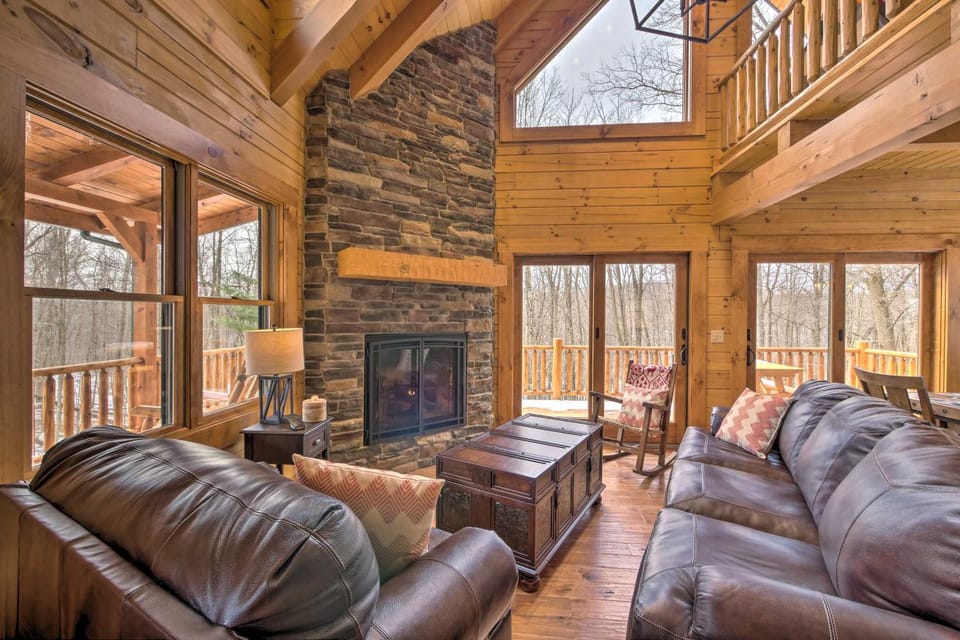 Family-Friendly Warsaw Cabin with Deck and Fireplace! Cabin in Ohio