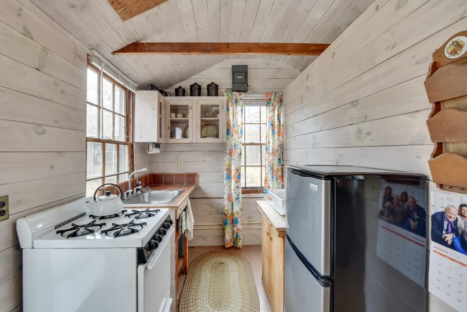 Cozy Vineyard Haven Cottage < 1 Mi to Beach! House in Vineyard Haven
