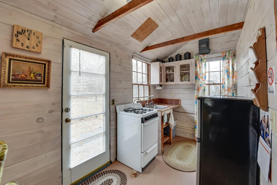 Cozy Vineyard Haven Cottage < 1 Mi to Beach! House in Vineyard Haven