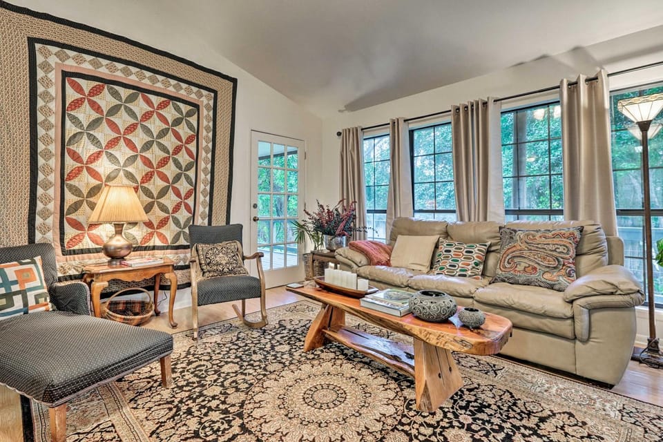 Riverfront Martindale House w/ 2 Covered Decks House in San Marcos