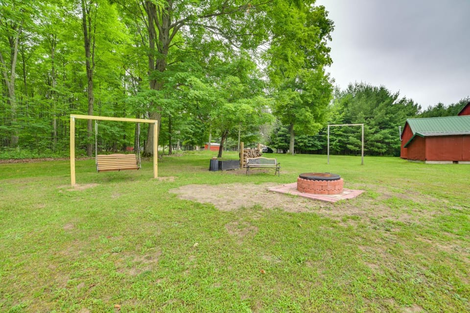 Visit Fife Lake & Traverse Bay! Farmhouse Hideaway House in Michigan