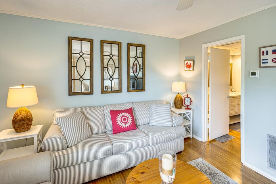 Golfer's Getaway! Modern Diamondhead Condo House in Diamondhead