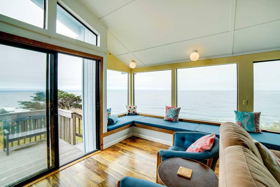 'Rahus Ocean Refuge' with Manchester Coast Views! House in Mendocino County