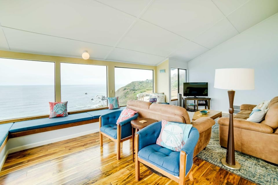 'Rahus Ocean Refuge' with Manchester Coast Views! House in Mendocino County