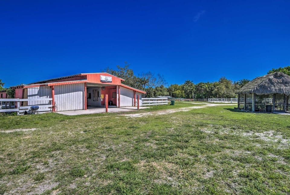 Pastoral Naples Home on Working Horse Farm! House in Collier County
