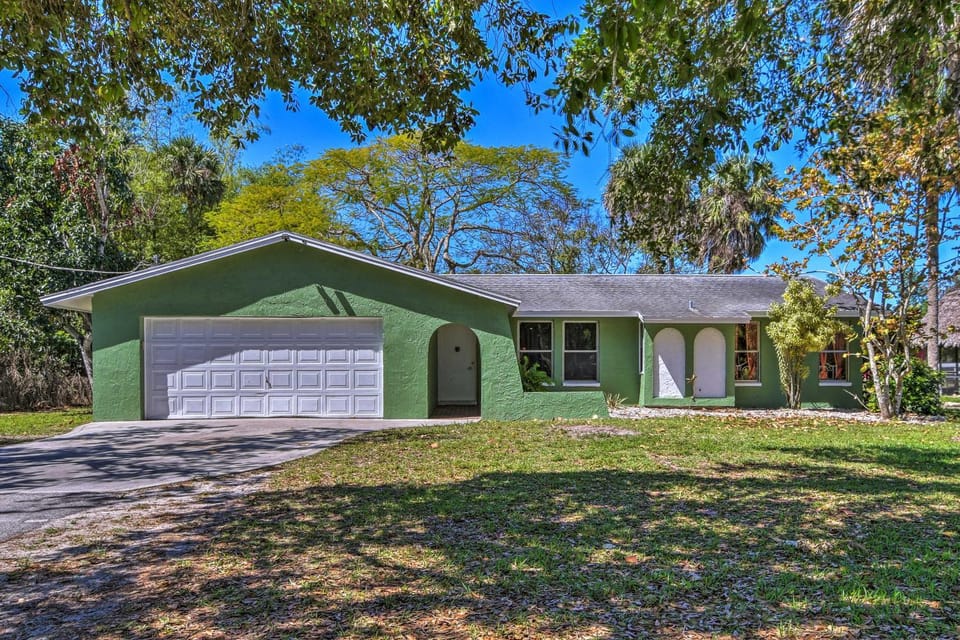 Pastoral Naples Home on Working Horse Farm! House in Collier County