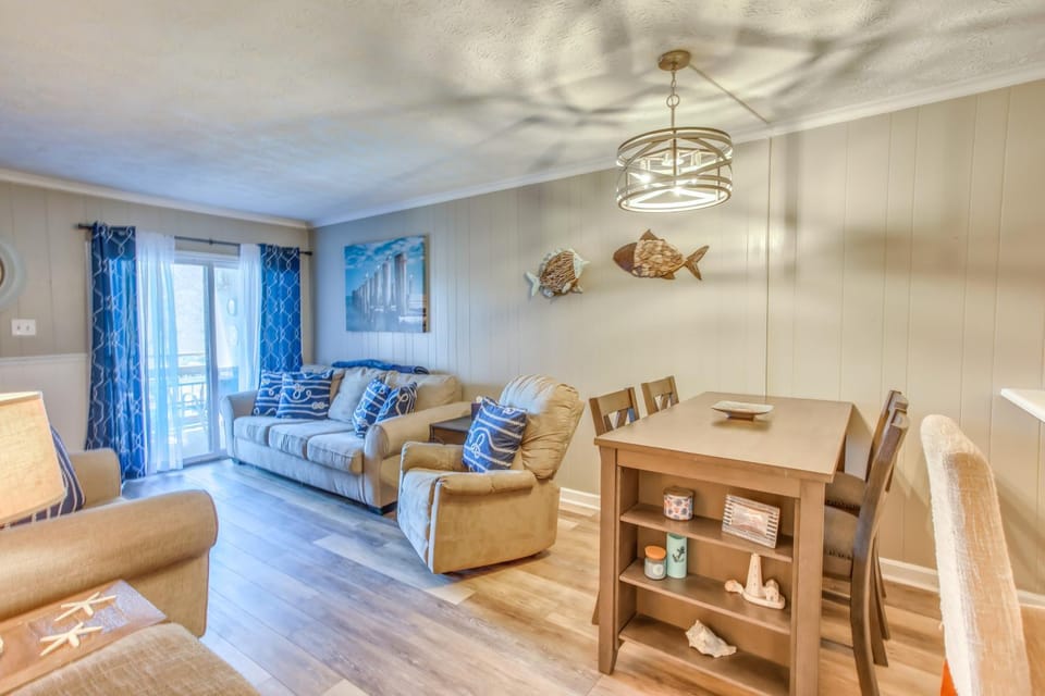 Walk to Beach: Myrtle Beach Condo w/ Pool! House in South Carolina