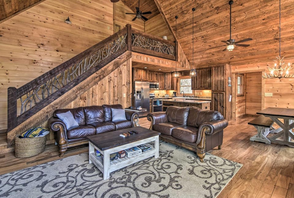 8 Mi to Dtwn Murphy! Cabin w/ Nottely River Views Cabin in Tennessee