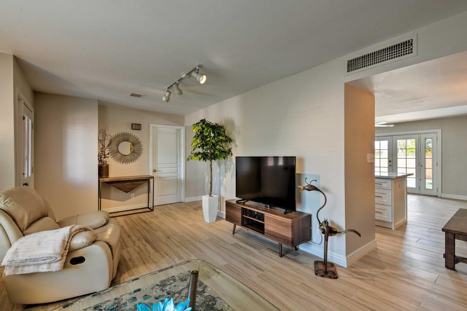 3 Mi to ASU: Tempe Getaway w/ Heated Pool House in Tempe