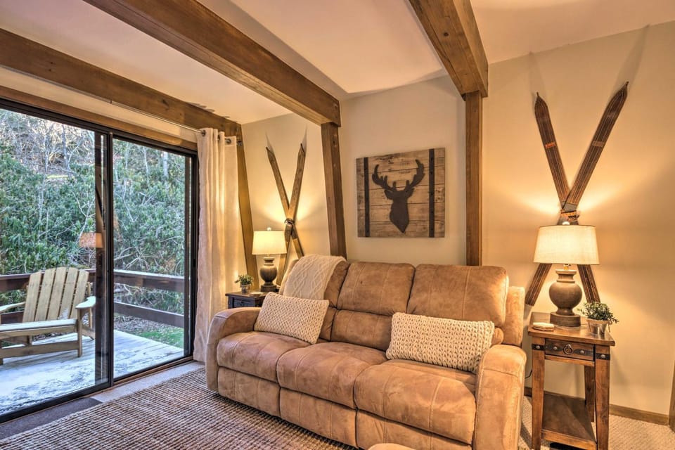 1 Mi to Sugar Mtn Ski Resort: Cozy Couple's Condo House in Watauga