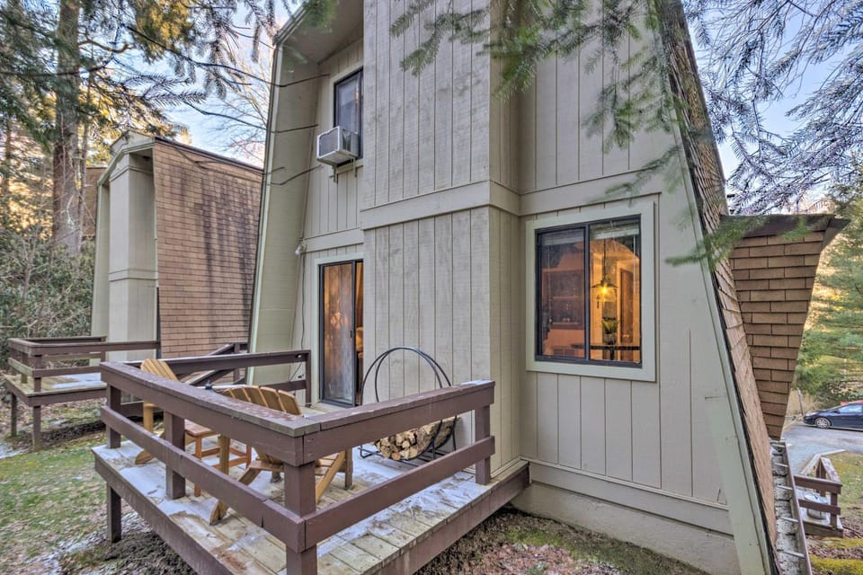 1 Mi to Sugar Mtn Ski Resort: Cozy Couple's Condo House in Watauga