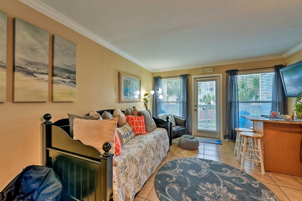 Beachfront Paradise! Condo w/ Pool in Galveston House in Galveston Island