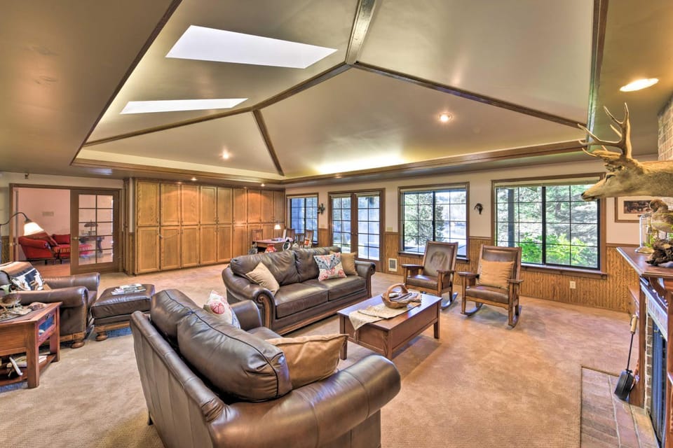 Camano Island Family House with Hot Tub and Deck! House in Camano Island