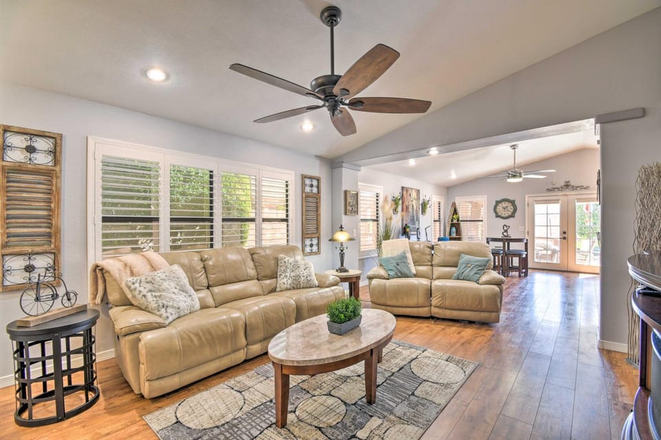 Patio & Grilling Station: Family Home in Glendale House in Phoenix
