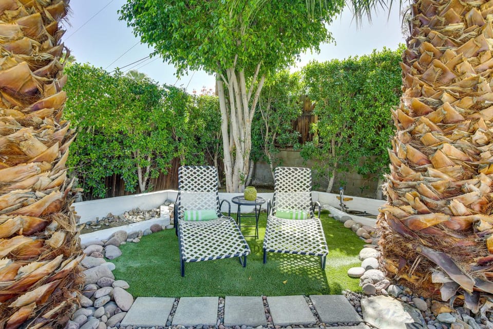 5 Blocks to El Paseo: Palm Desert Casita w/ Pool Apartment in Indian Wells