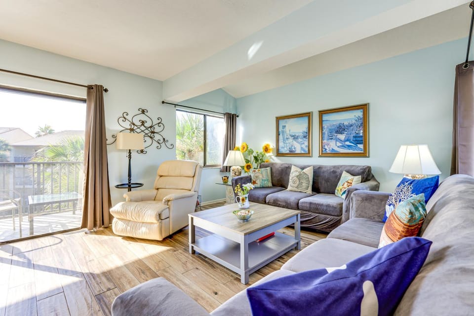 Beachside St Augustine Resort Condo, 6 Mi to Dtwn! House in Saint Augustine Beach