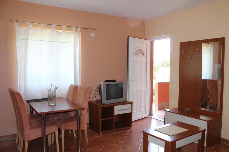 TV and multimedia, Living room, Dining area