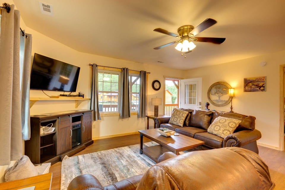 Smoky Mountain Cabin w/ Hot Tub & River Views! Cabin in Swain County