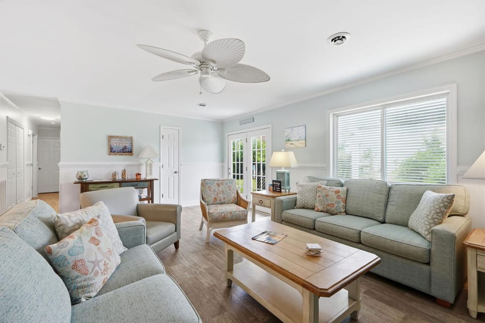 Colorful Emerald Isle Home: Just Steps to Beach! House in Emerald Isle