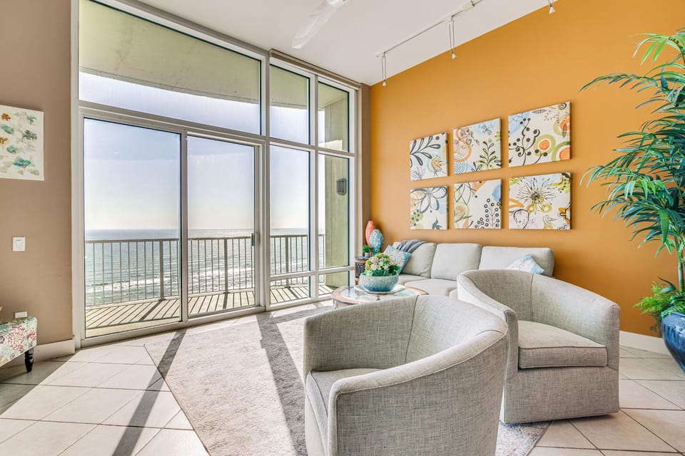 Luxe 28th-Floor S Tower Condo: Ocean & SpaceX View House in South Padre Island