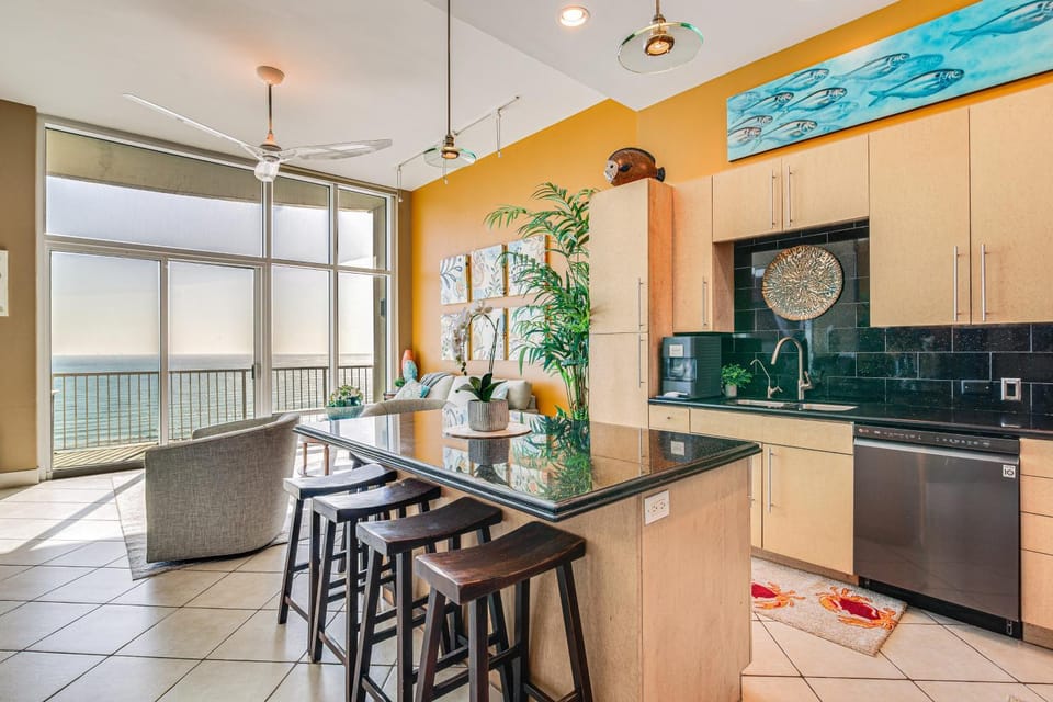 Luxe 28th-Floor S Tower Condo: Ocean & SpaceX View House in South Padre Island