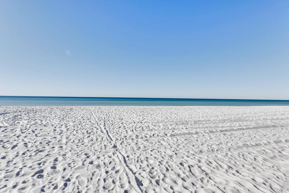 PCB Studio w/ Private Patio: Steps to Beach! Apartment in Lower Grand Lagoon