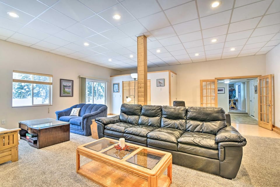 Peaceful Mountain-View Home - Walk to Kenai Lake! House in Cooper Landing