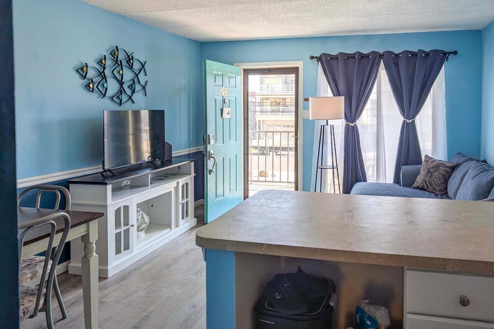 Coastal Condo w/ Pool, 1 Block to Wildwood Beach! House in North Wildwood