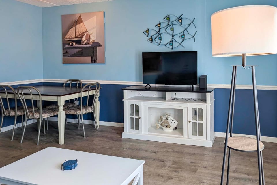 Coastal Condo w/ Pool, 1 Block to Wildwood Beach! House in North Wildwood
