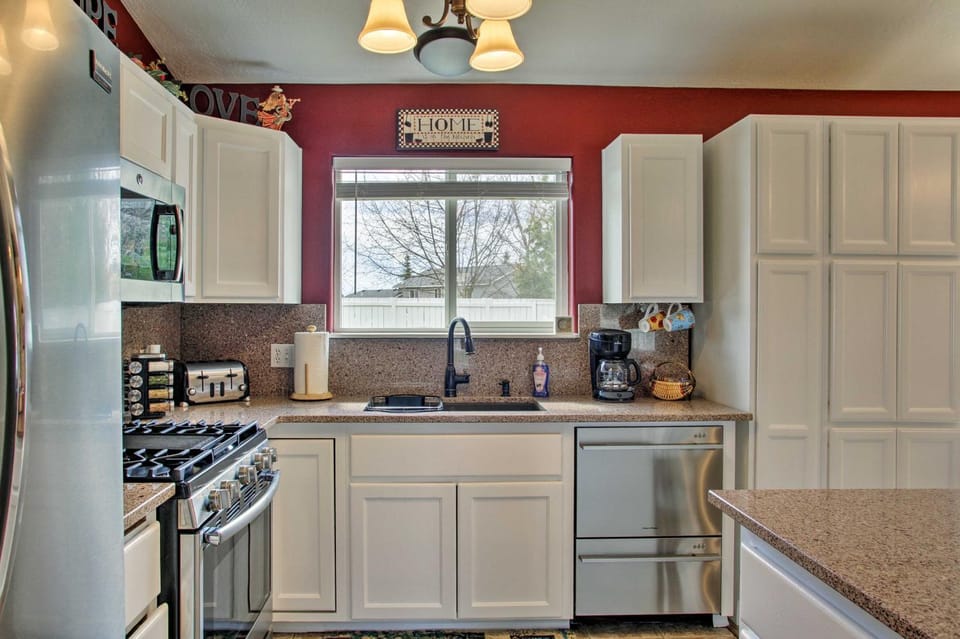 Cozy Getaway with Yard and Patio 4 Mi to Hayden Lake! House in Hayden