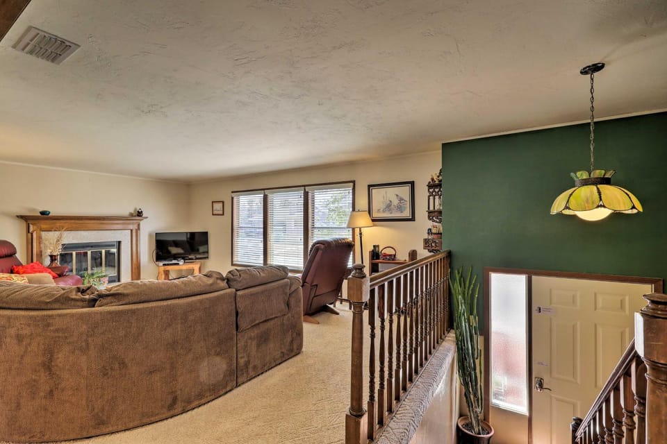 Walk to Rim View Trail: Page Home w/ Deck & Yard House in Page