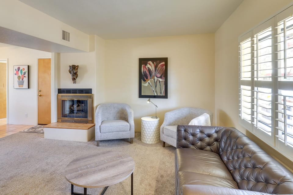Bright Tucson Home w/ Patio By Rillito River Path! House in Catalina Foothills