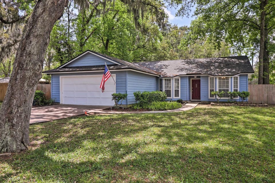 Pet-Friendly Amelia Island Home ~ 1 Mi to Beach! House in Fernandina Beach