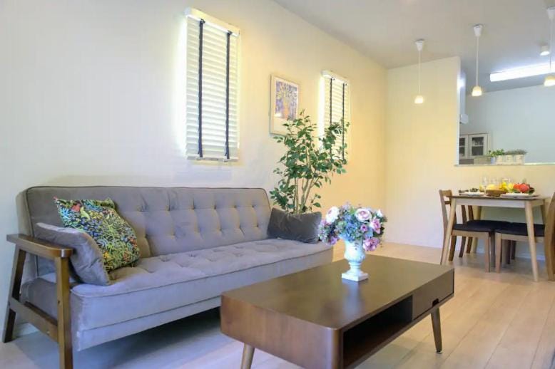 French House Apartment in Okinawa Prefecture
