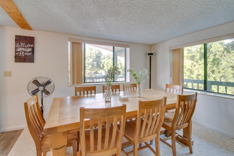2-Level Home w/ Deck: 1/2 Mi to Lake McConaughy! House in Nebraska
