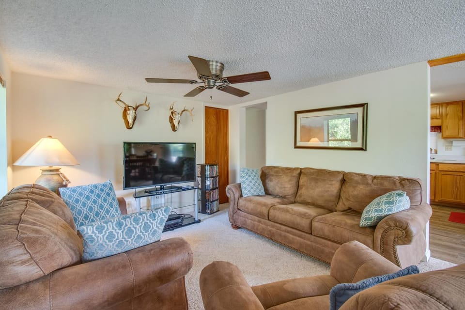 2-Level Home w/ Deck: 1/2 Mi to Lake McConaughy! House in Nebraska