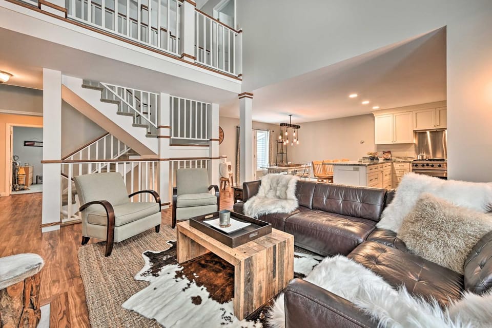 Updated Condo Next to Burke Mountain Bike Trails! House in Burke