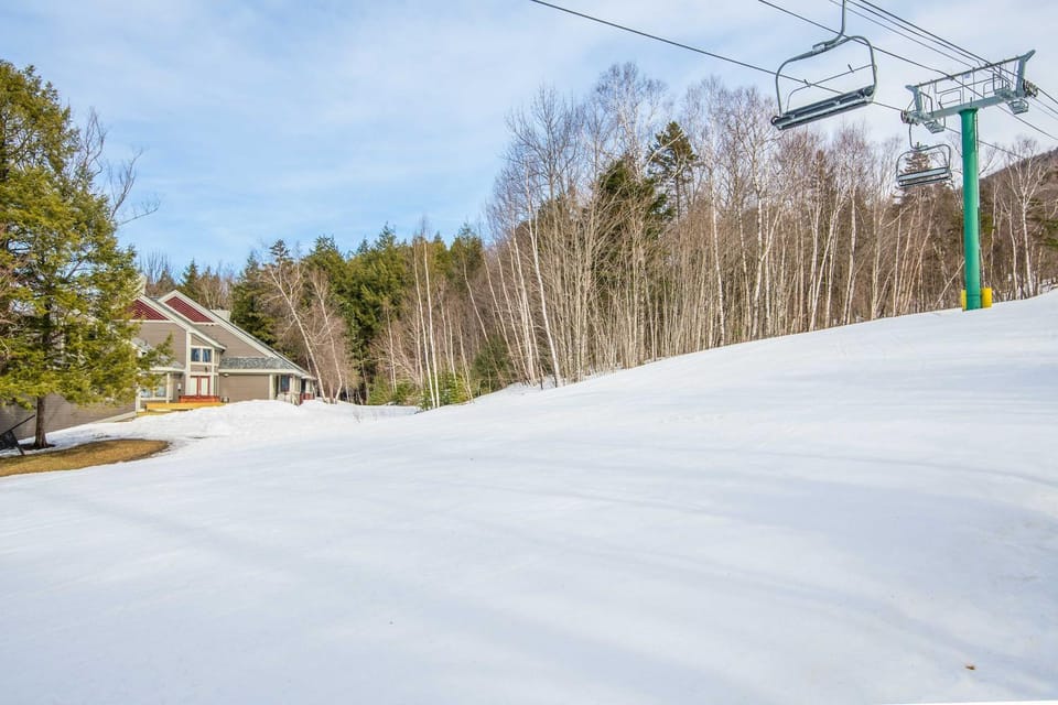 Updated Condo Next to Burke Mountain Bike Trails! House in Burke