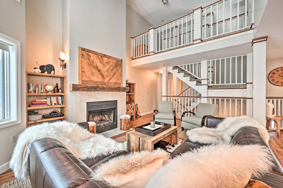 Updated Condo Next to Burke Mountain Bike Trails! House in Burke