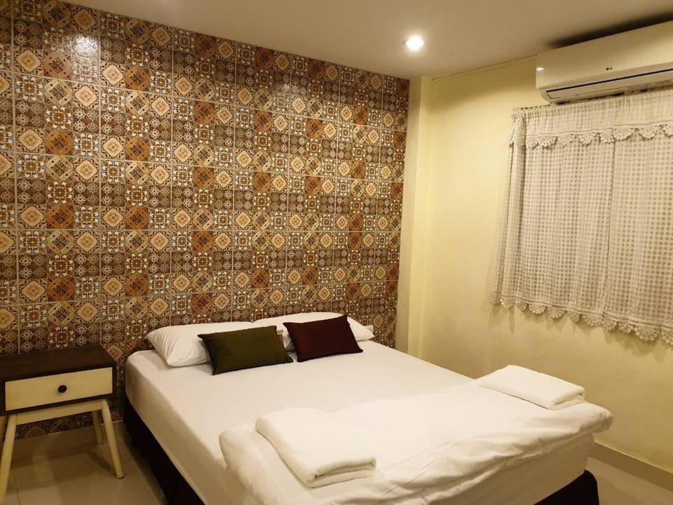 Papermoon Guesthouse Bed and Breakfast in Bangkok