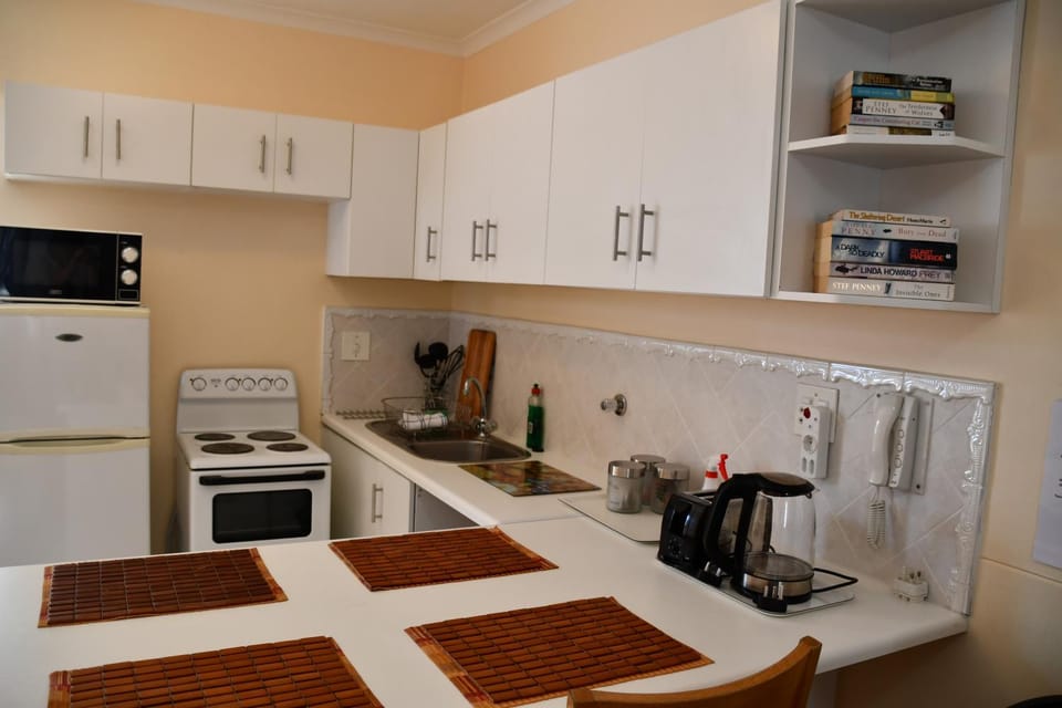 Kitchen or kitchenette, kitchen