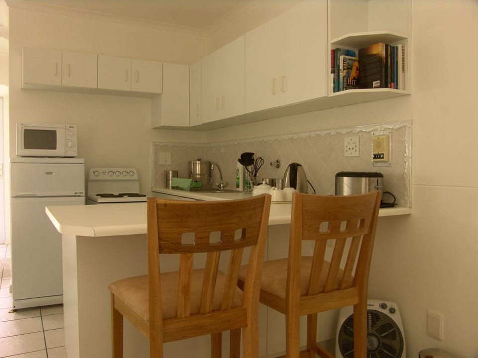 Coffee/tea facilities, Kitchen or kitchenette, Dining area