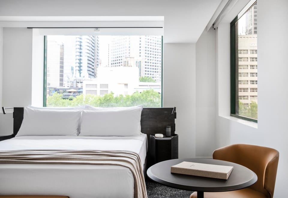 Seating area, Bedroom, City view