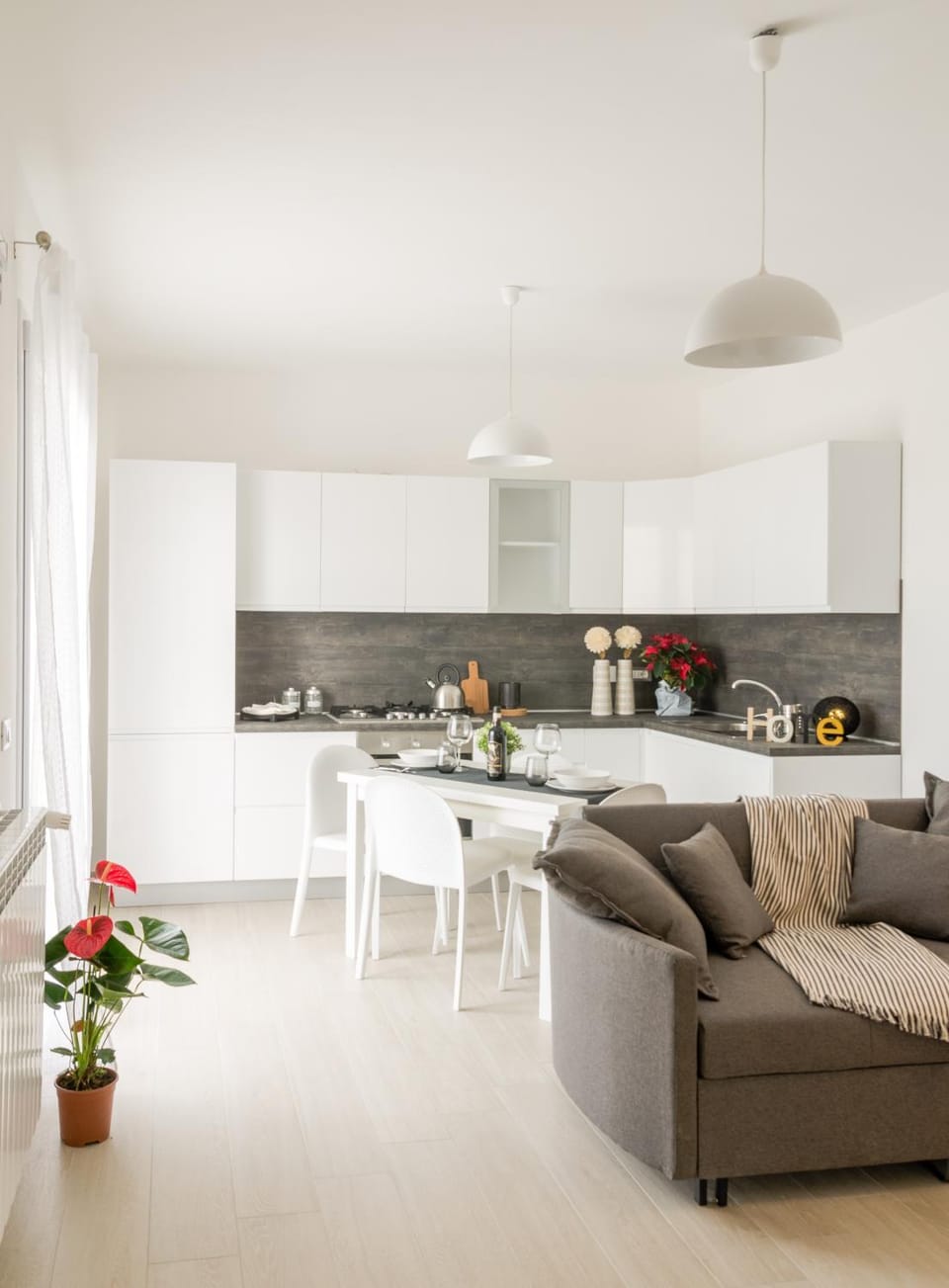 Kitchen or kitchenette, Living room, Seating area, Dining area, stove