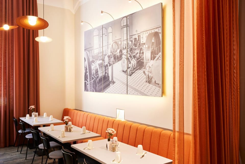 Restaurant/places to eat, Living room, Seating area