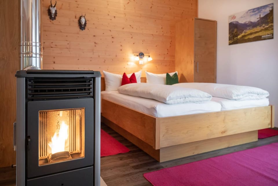 Bed, Photo of the whole room, Bedroom, flat iron, pet friendly