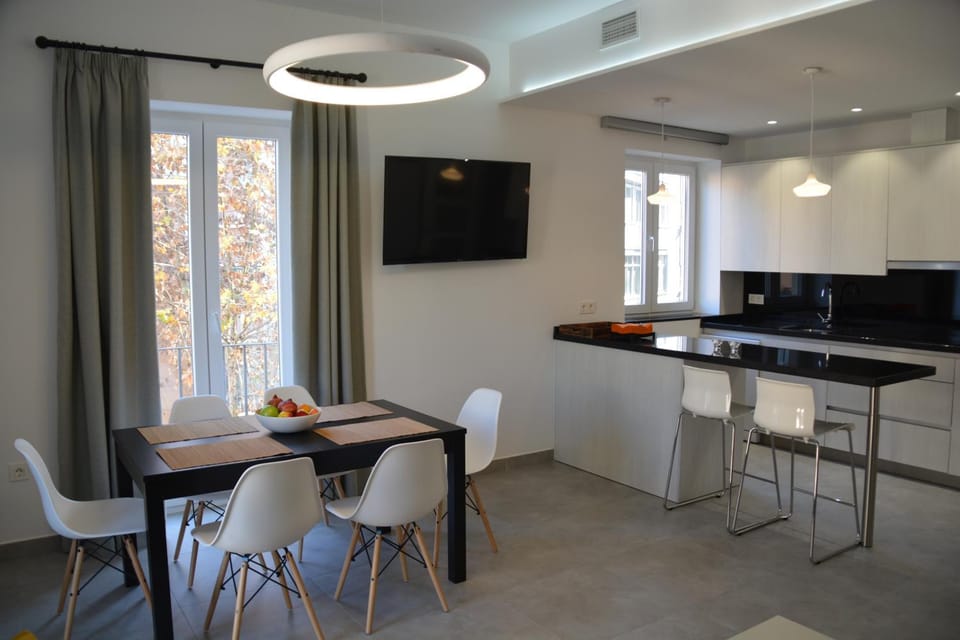 TV and multimedia, Kitchen or kitchenette, Dining area