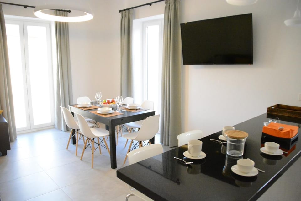 TV and multimedia, Kitchen or kitchenette, Dining area